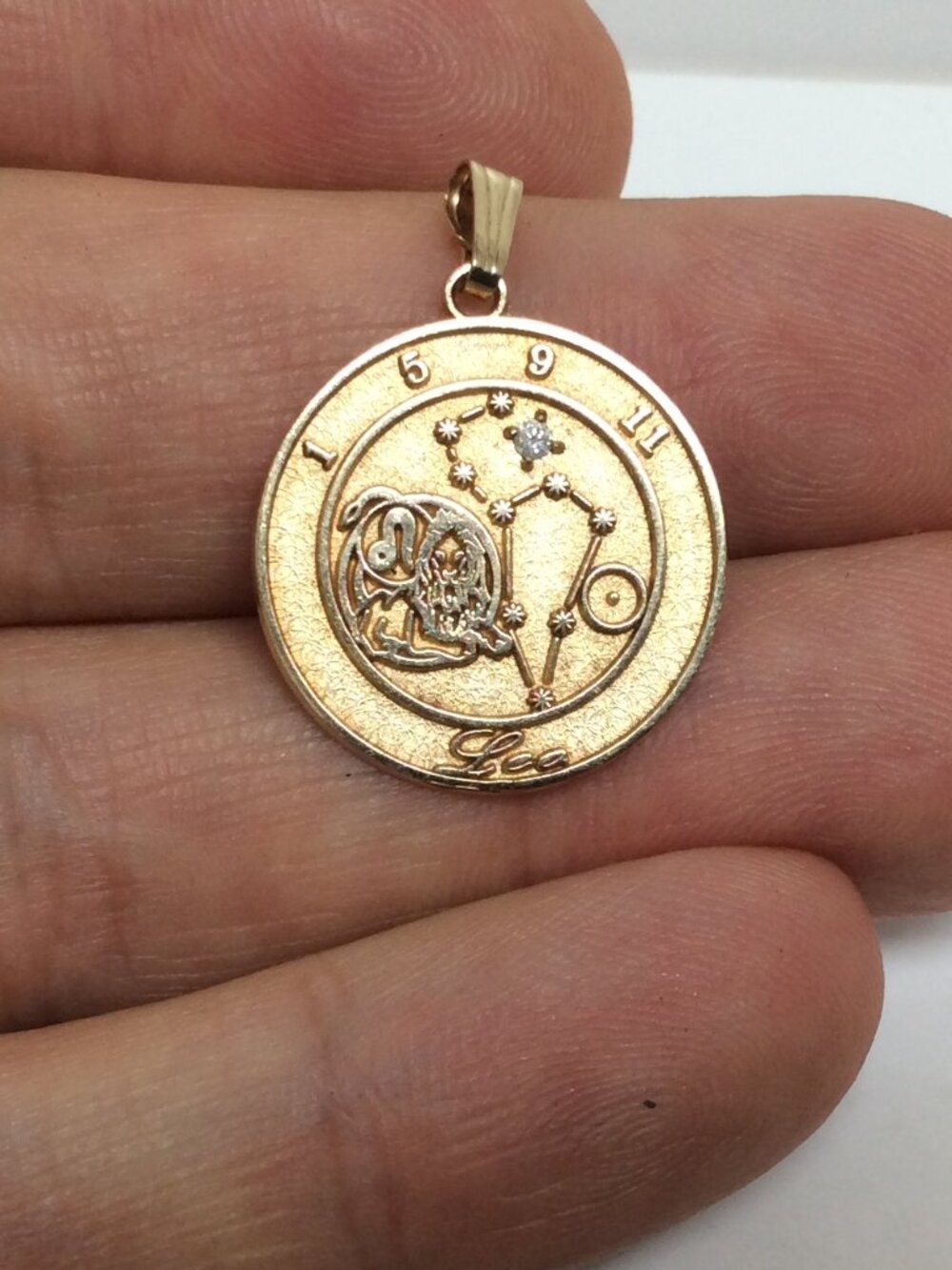 Vintage Leo Zodiac Sign with Natural Diamond 10k Yellow Gold Charm pendant 2.2gr
